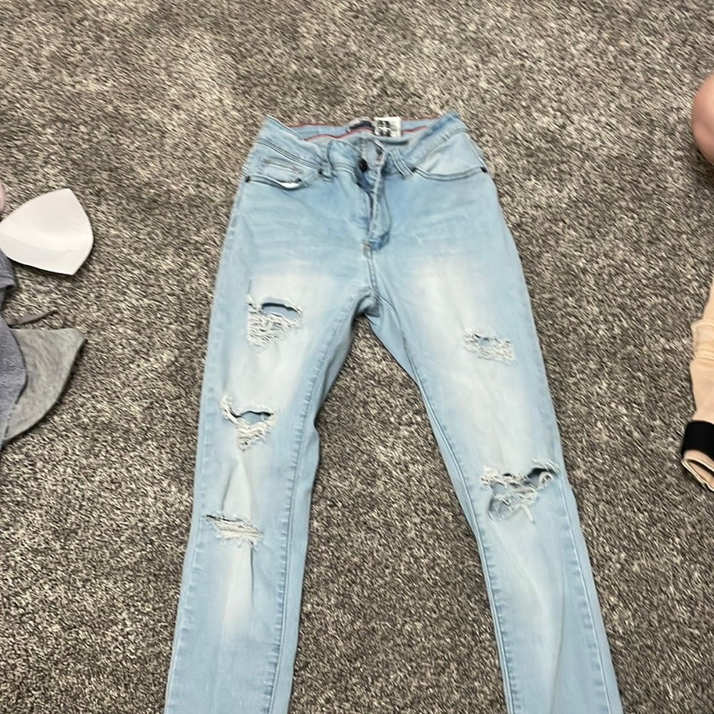 Ripped light wash blue jeans skinny